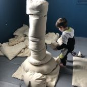 © La Bobine / Résidence de recherche à la crèche Nougatine (Guipry-Messac) - (…)